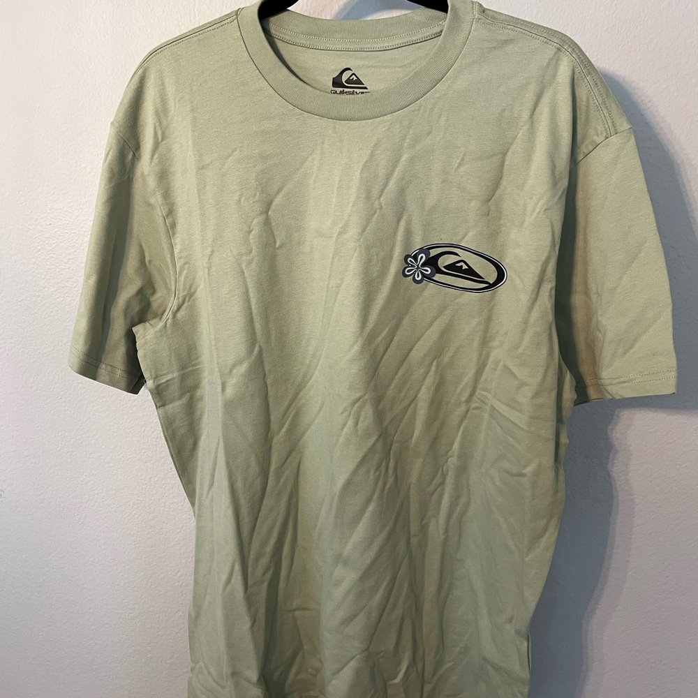 Quiksilver Green Short Sleeve Tee for Casual Comfort
